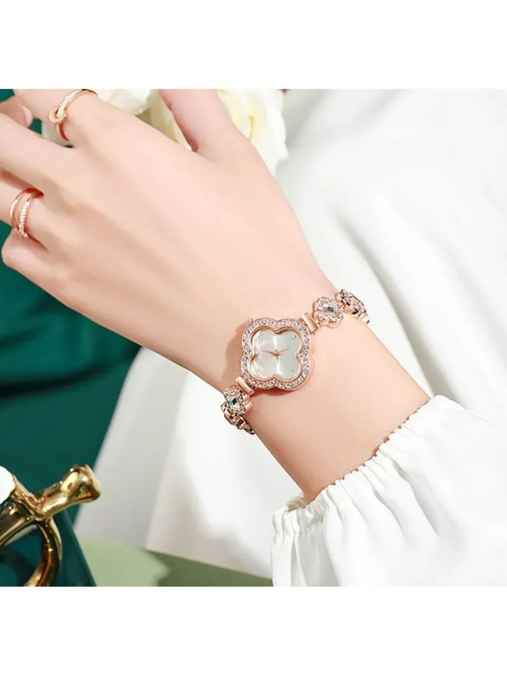 Women's White Diamond Bracelet Fashion Dress Quartz Luxury Elegant Wrist Watch